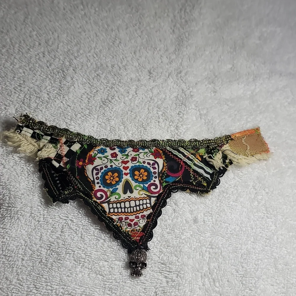 Sugar Skull wrist cuff - handmade - Picture 3 of 7